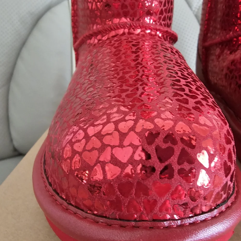 NIB UGG Girls' Classic II Gel Hearts Boots (Youth) Size 5